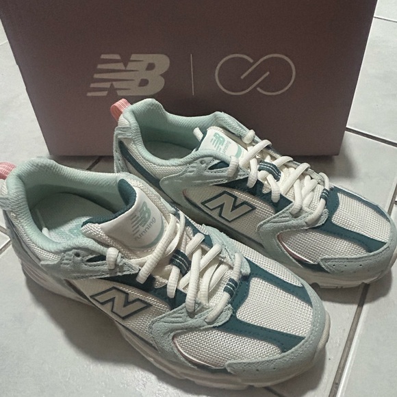 New Balance & CALIA Women's
530 Sneakers - Picture 5 of 7